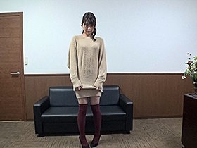 素人娘の全裸図鑑9 今時の女の子13名が恥らいながら脱衣していく様子をじっくり撮影した、変態紳士のためのヘアヌードコレクション　サンプル画像10